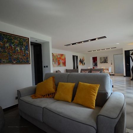 Pikes Villa Pulfero Buitenkant foto