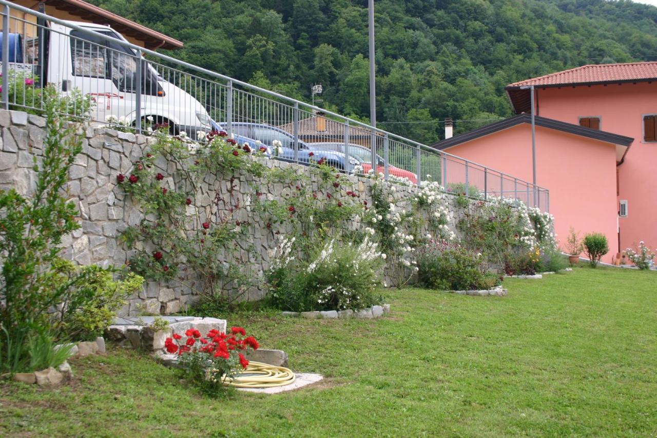 Pikes Villa Pulfero Buitenkant foto