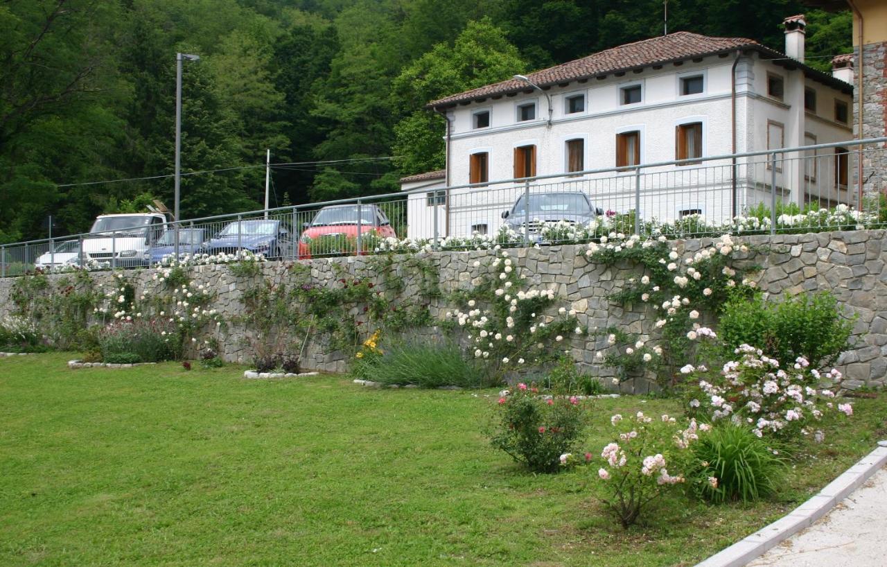 Pikes Villa Pulfero Buitenkant foto