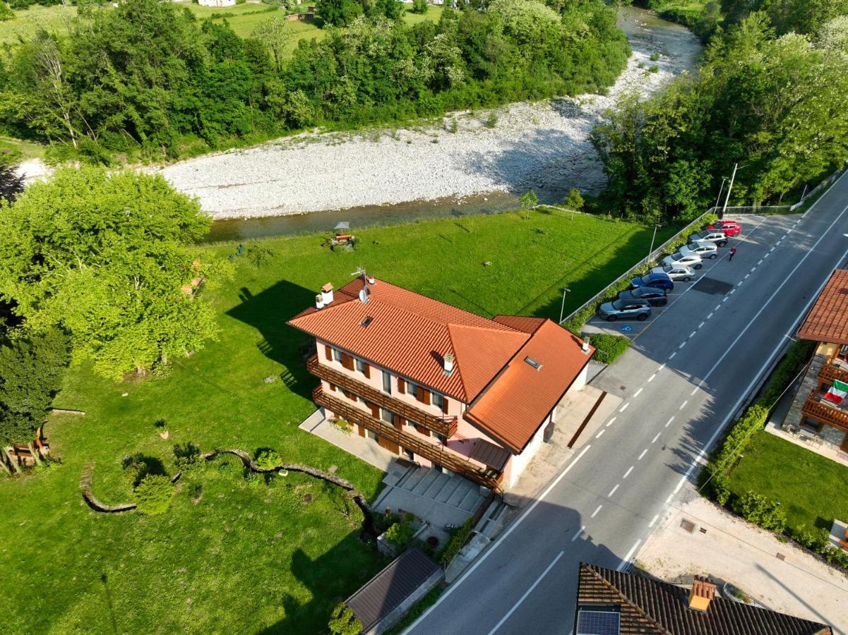 Pikes Villa Pulfero Buitenkant foto
