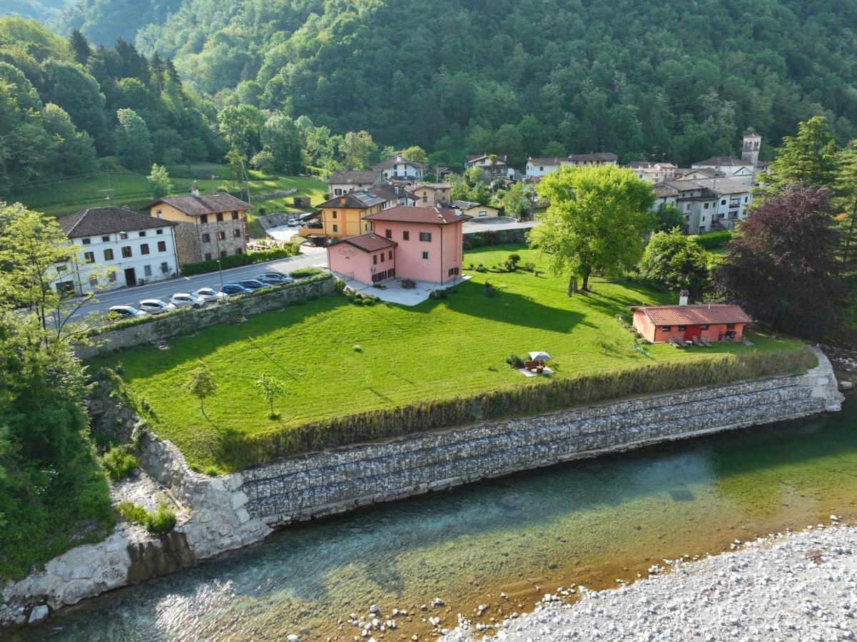 Pikes Villa Pulfero Buitenkant foto