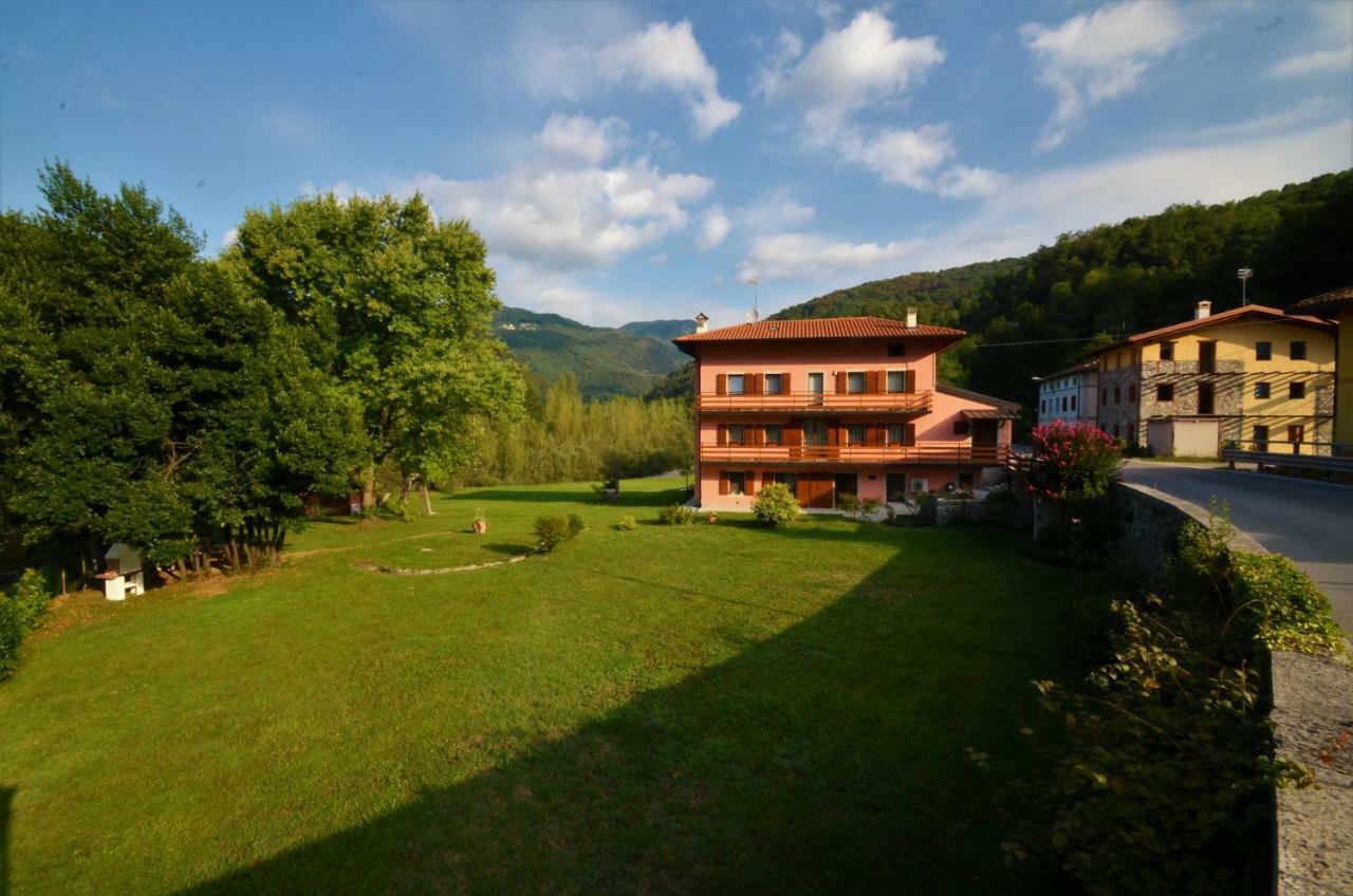 Pikes Villa Pulfero Buitenkant foto
