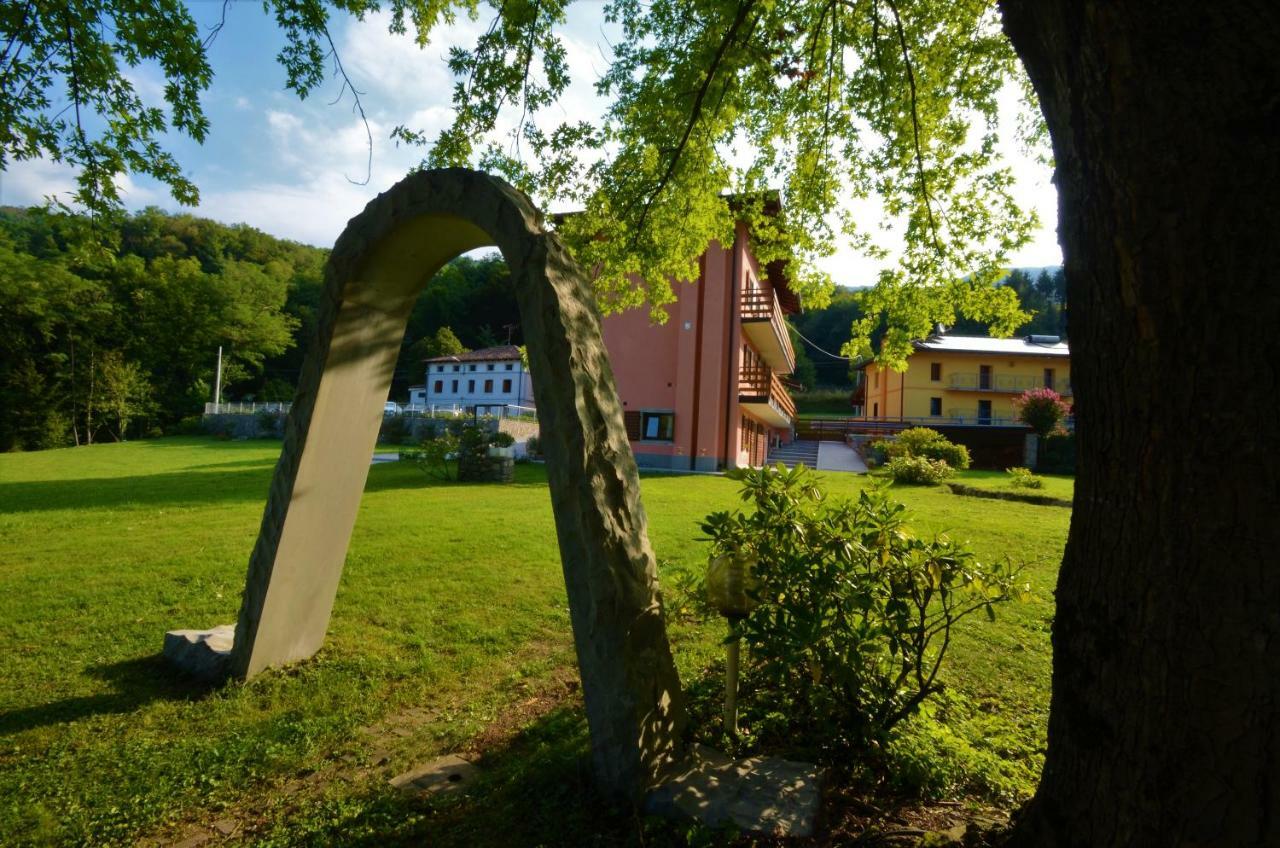 Pikes Villa Pulfero Buitenkant foto